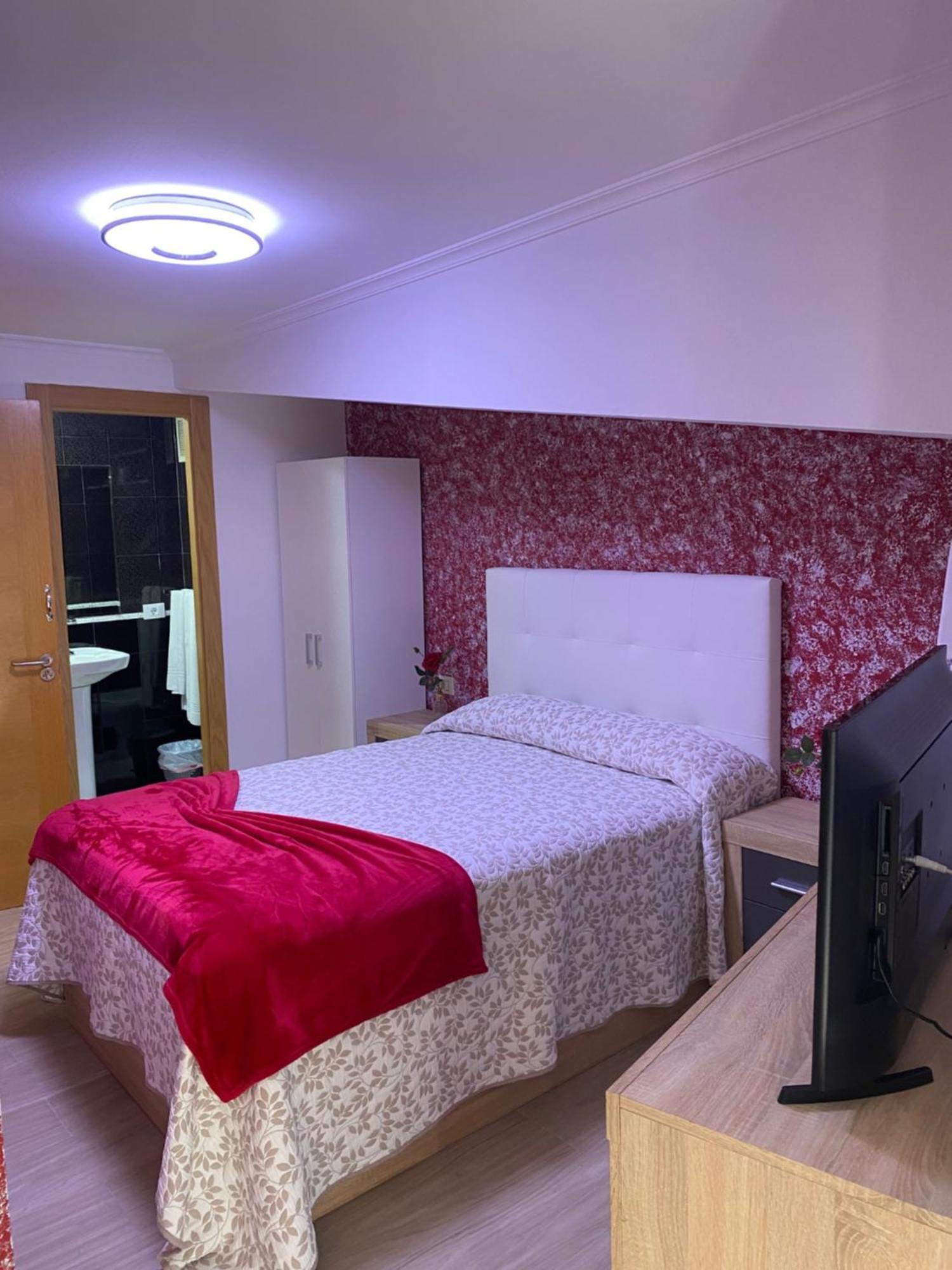 Hostal la Colegiata Vigo Esterno foto